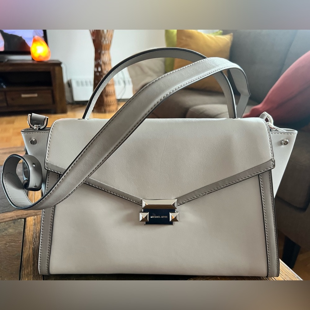 Michael kors bag. Excellent condition. Rarely used.
